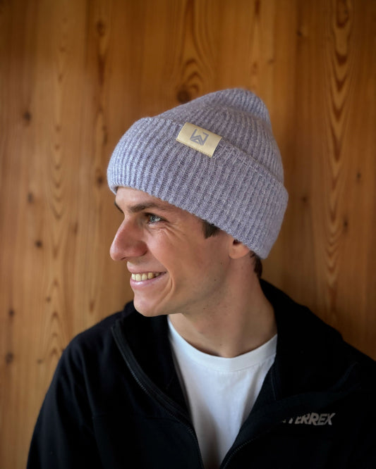 Beanie mit Label "AW Logo"